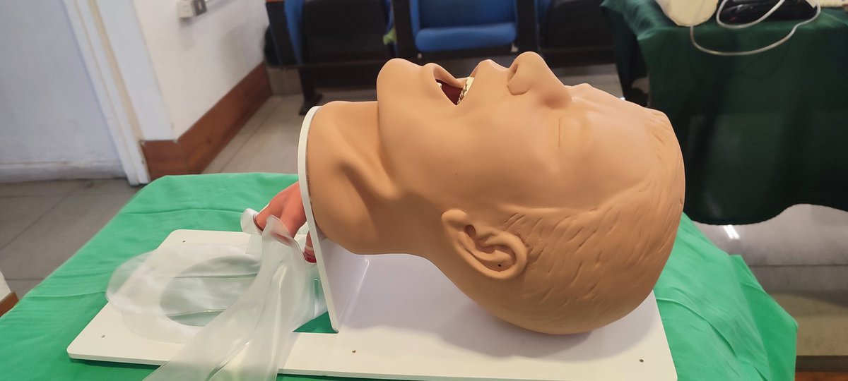umocarpht's tweet photo. La #umocarpht Comienza una nueva jornada de docencia para nuestros #carabinerosdechile, "Taller de mejoramiento continúo de sus Funciones Policiales y Primer respondedor ante Emergencias médicas", en la 33 Com #Ñuñoa 
#CarabinerosDeTodos 
#CarabPrOriente  #CarabinerodelCentenario https://t.co/dyaMRhlvlu
