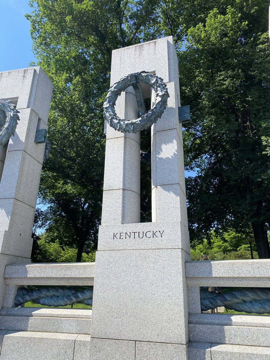 hmallory88's tweet photo. Vietnam Memorial &amp; World War II Memorial #murrayschools https://t.co/CH6Ngv7rRi