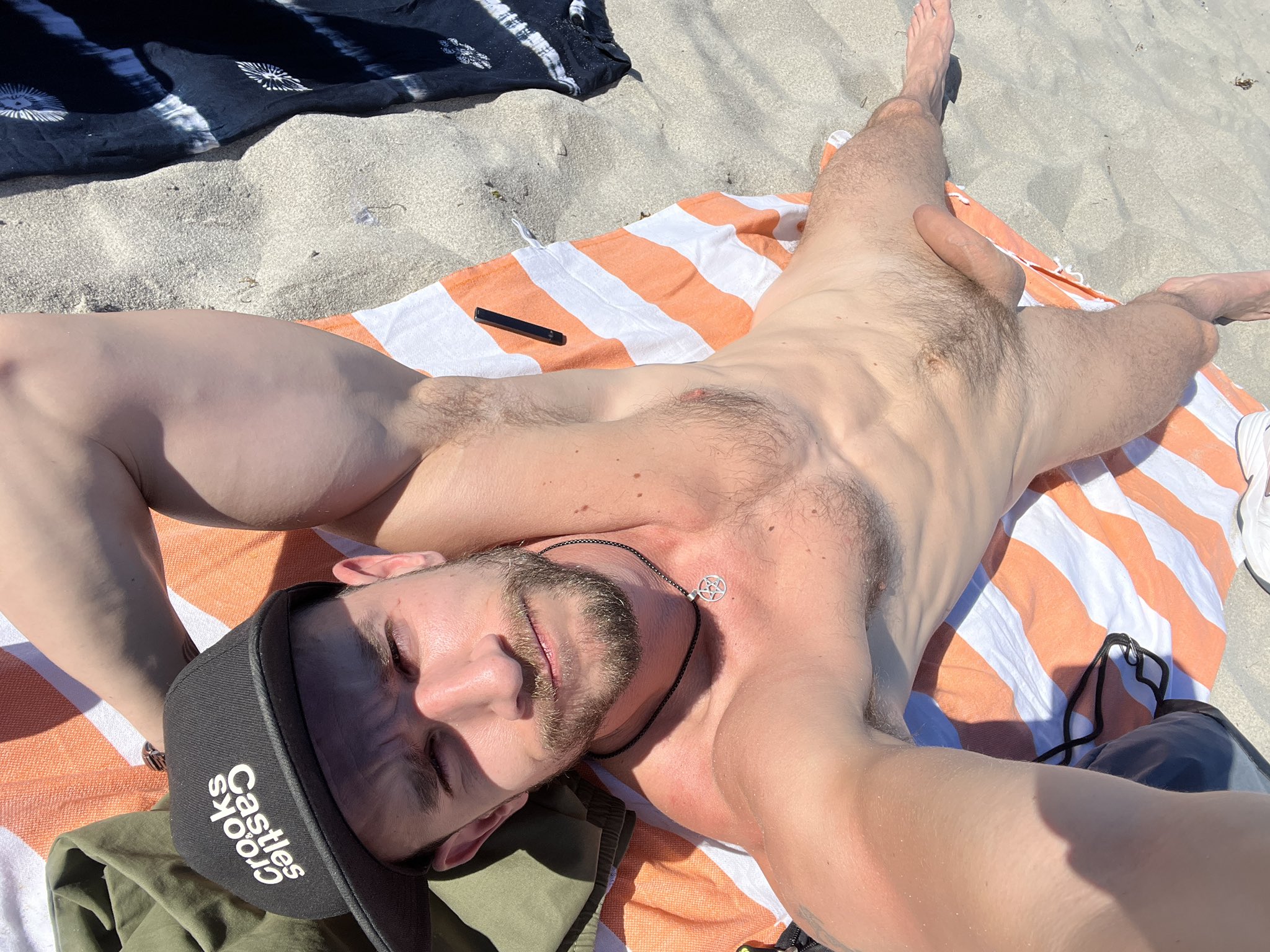 2 pic. Enjoying some sun https://t.co/gRoAskEhC1
