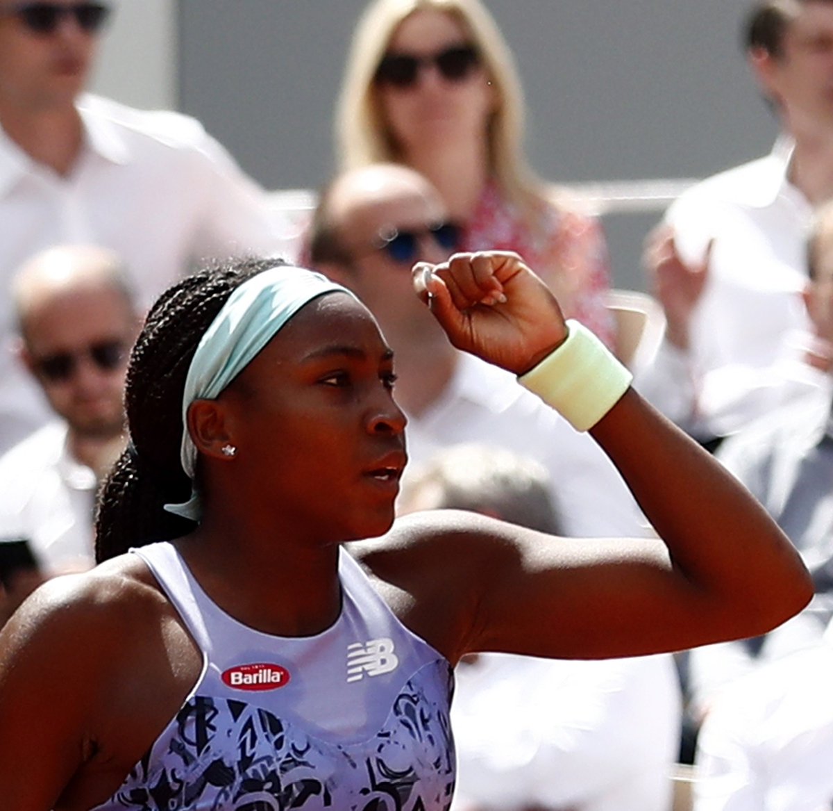 WeAreTennis's tweet photo. Coco in the last 4! 💥

Cori Gauff wins the all 🇺🇲 clash vs Sloane Stephens 7-5 6-2 to book maiden Grand Slam semi-finals at 18 years-old https://t.co/oNypkujTY3