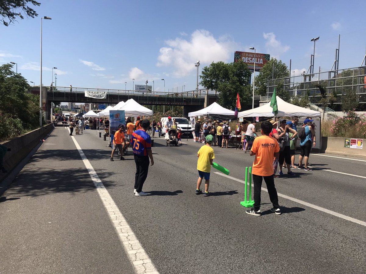 BadalonaCC's tweet image. Ha sido una experiencia maravillosa participar en la 10a diada de educación publica organizado por @FampasBadalona Los chicos de escuela de cricket han disfrutado mucho!!
Gracias por la oportunidad!! #transformem