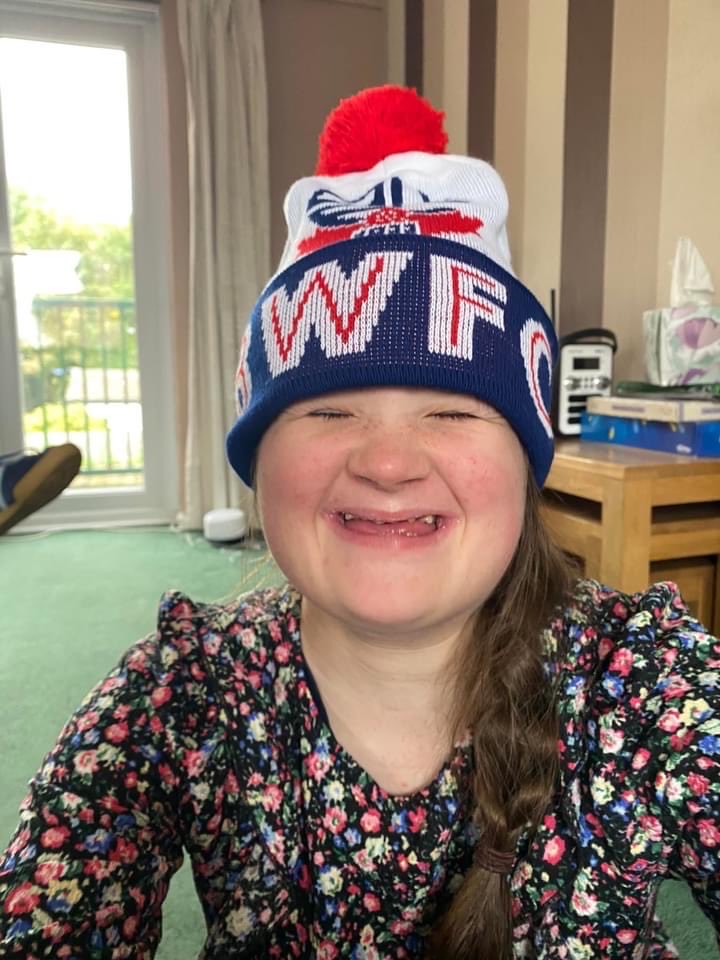🌞 A supernova smile that devours all the gloom. When Izzy laughs we all laugh - it’s contagious! 🤣🤣

I often wonder what I have done to deserve a child like her. Whatever it was, I’m glad that I did it! 🙏🏻

#PositiveAboutDownsSyndrome #DownSyndrome #DownsSyndrome #Trisomy21