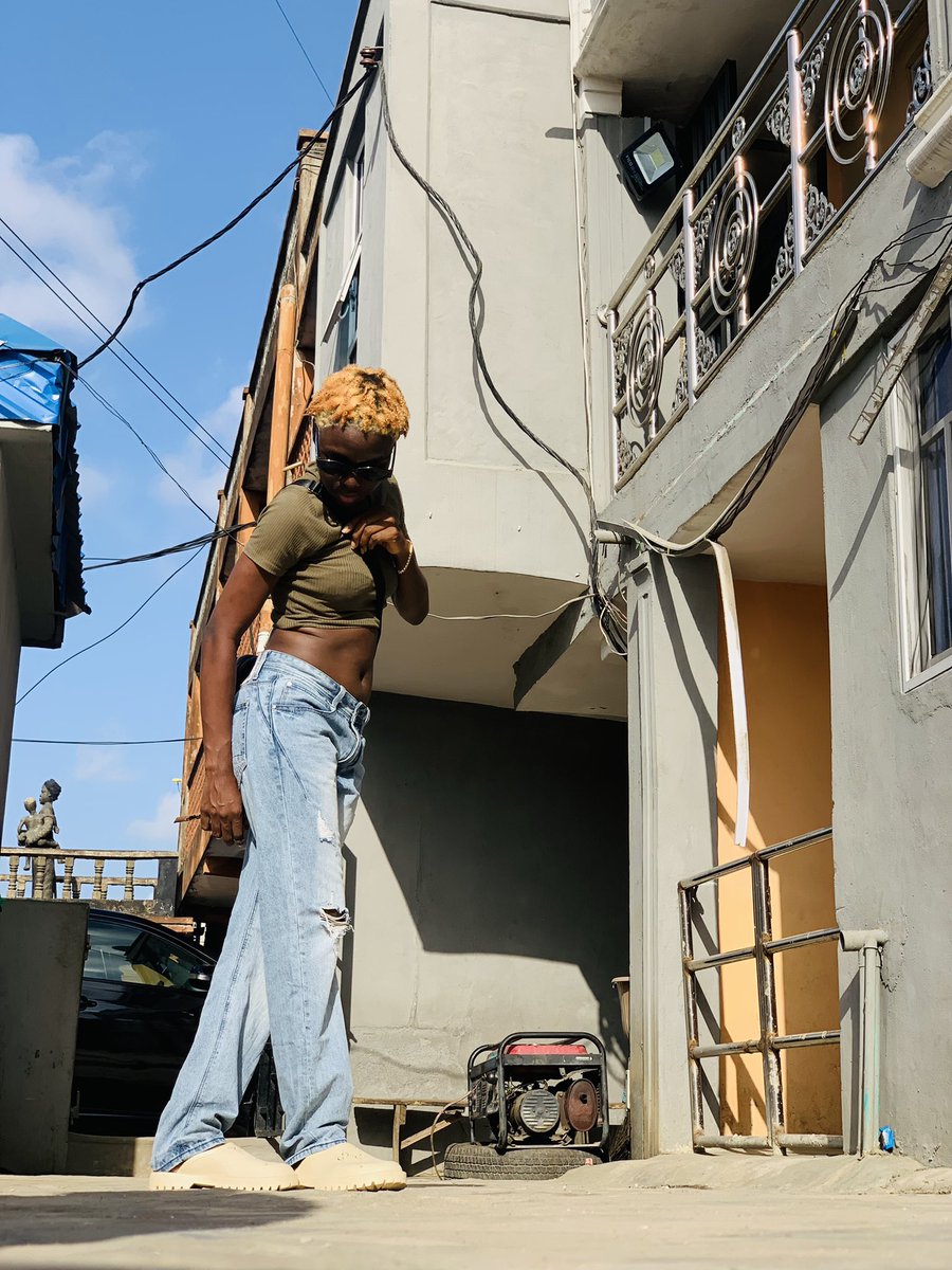 Bellacrocs's tweet image. Happiness is a choice 💯