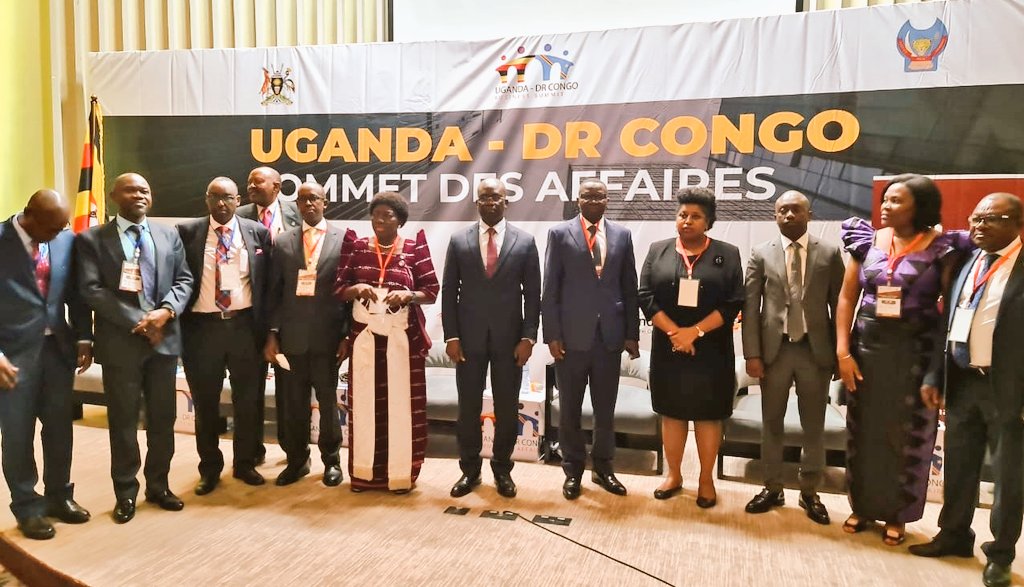 Prenant la parole, Le Ministre de l’industrie de la #RDCongo, @julienpalukucom, a invité les investisseurs Ougandais à visiter la zone économique spéciale de Maluku qui représente beaucoup d’opportunités d’affaires. #UGDRCBusinessSummit #Uganda #DRC #RDC 🇺🇬🇨🇩