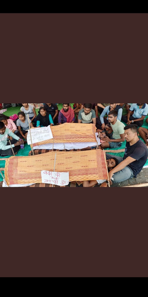 Medical fit youth of #SSCGD2018 are sitting in Nagpur for #100_days! But the government does not care about the future of its country. On 1st june from "Nagpur" to "Delhi" on foot, if something happens in #March, then the central government is responsible! <a href="/BachchuRajak2/">Bachchu Rajak</a>