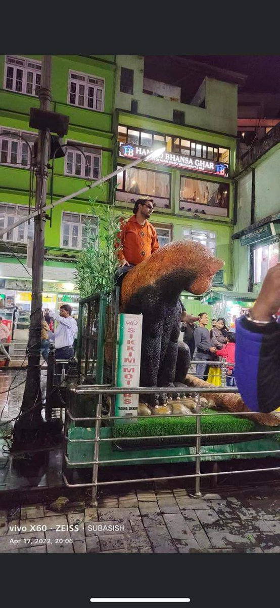 prakash03374729's tweet photo. Who is this nonsense? #Sikkim #MGMarg #Tourism #RedPanda @sikkimgovt @PIBGangtok @TourismSikkim @karmabhutia @Sushh94497056 @teenanz @Roshnineo @NANDANPRATIM @NELiveTV @paragaditya https://t.co/IRMk4l8jPc