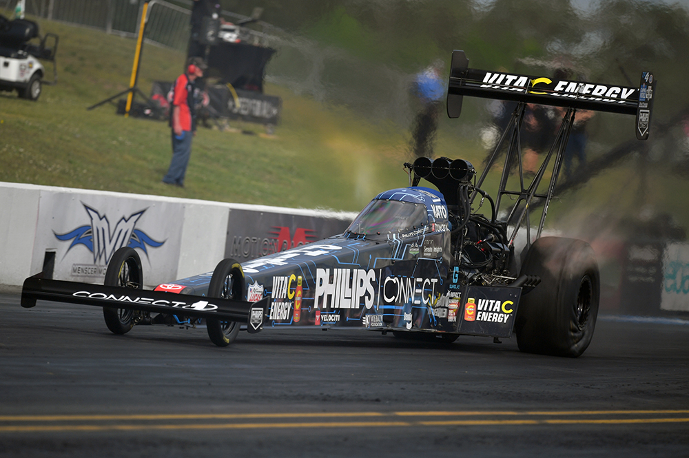 TheJustinAshley's tweet photo. After a two week break me and my @phillips_conn #TGRNA dragster powered by #VitaC are ready to roll into @nedrags for the #NewEnglandNats!
For the pre-race action: https://t.co/f2FX1NhBCf
@WyakinStrong // @Lucas_Oil // #lopashley // #AutoShocker // @KATOFastening https://t.co/sMFwA9SUq4