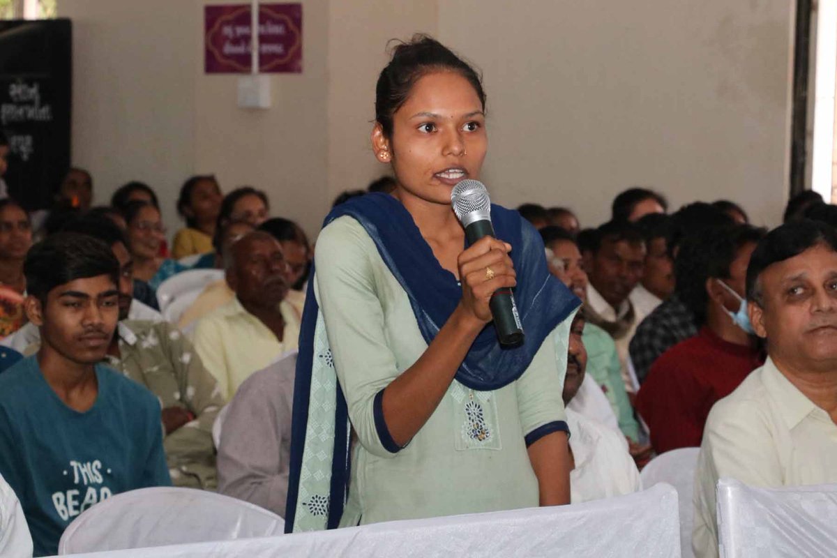 આજ તા.૩૧/૦૫/૨૦૨૨ના રોજ યોજાયેલ જિલ્લા કક્ષાના ગરીબ કલ્યાણ સંમેલન અંતર્ગત પધાનમંત્રી ઉજ્જવલા યોજનાના લાભાર્થી સાથે કાર્યક્રમના અધ્યક્ષશ્રી માન.રાજ્યકક્ષાના મંત્રીશ્રી નિમિષાબેન સુથાર દ્વારા લાભાર્થી સાથે સંવાદ કરવામાં આવ્યો#GaribKalyan #PMJAY <a href="/CMOGuj/">CMO Gujarat</a>  <a href="/NareshPatelBJP/">Naresh Patel</a> <a href="/collectorcu/">Collector Chhotaudepur</a>