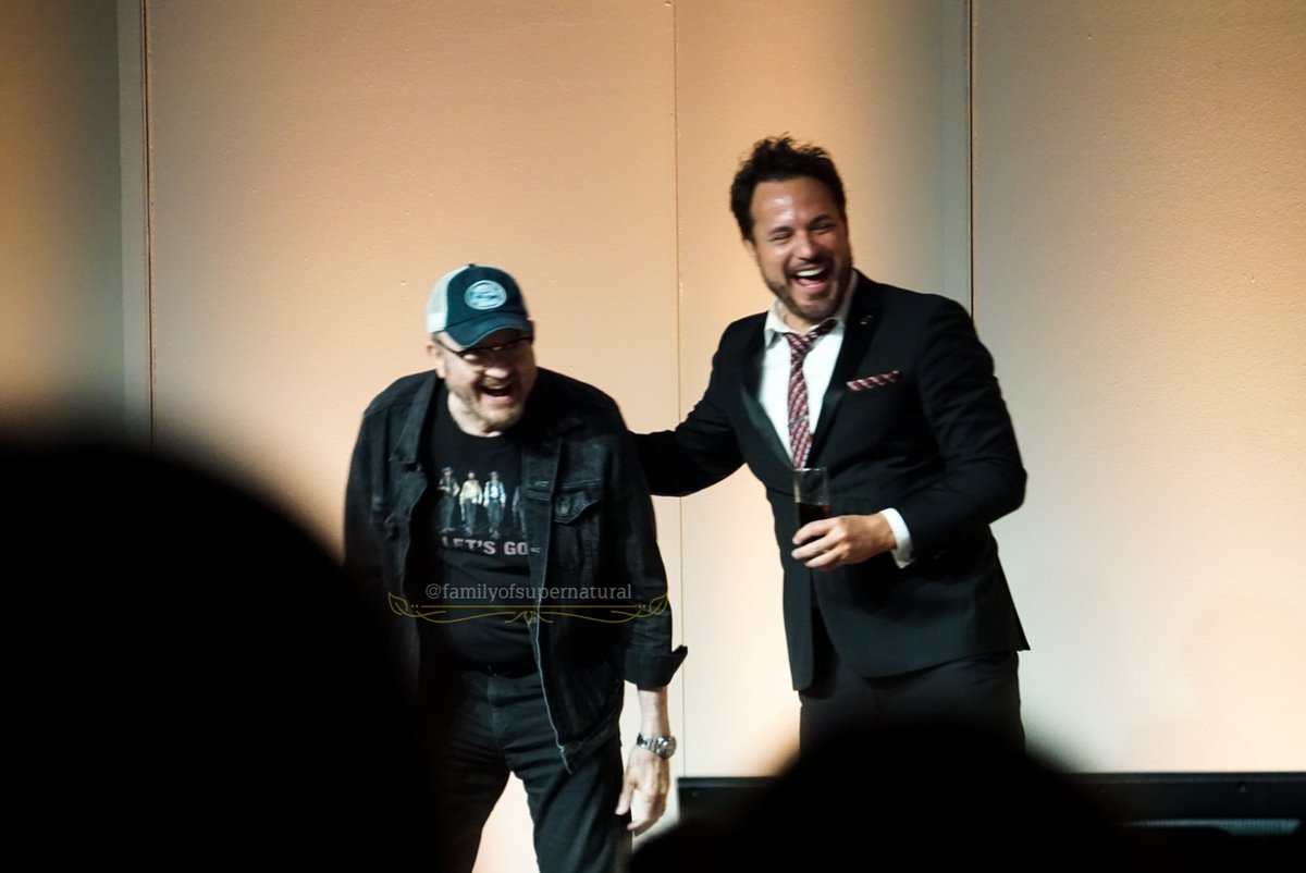 Family_of_SPN's tweet photo. David Haydn-Jones and Jim Beaver at PurCon 6 
(Closing Ceremony) 

#davidhaydnjones #jimbeaver #purcon #purcon6 #Purgatory6 #purgatoryconvention #supernatural #supernaturalconvention #SPNFamily https://t.co/X4QeAZyGNT
