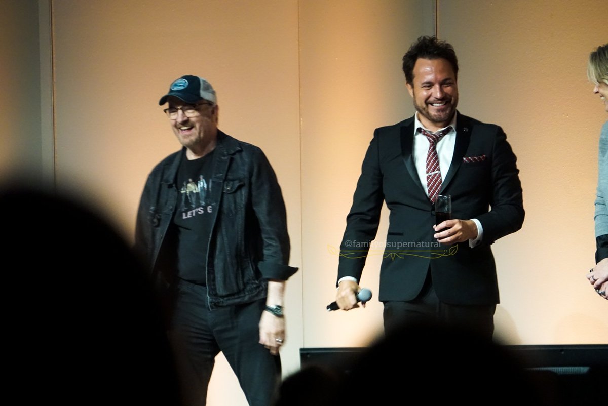 Family_of_SPN's tweet photo. David Haydn-Jones and Jim Beaver at PurCon 6 
(Closing Ceremony) 

#davidhaydnjones #jimbeaver #purcon #purcon6 #Purgatory6 #purgatoryconvention #supernatural #supernaturalconvention #SPNFamily https://t.co/X4QeAZyGNT