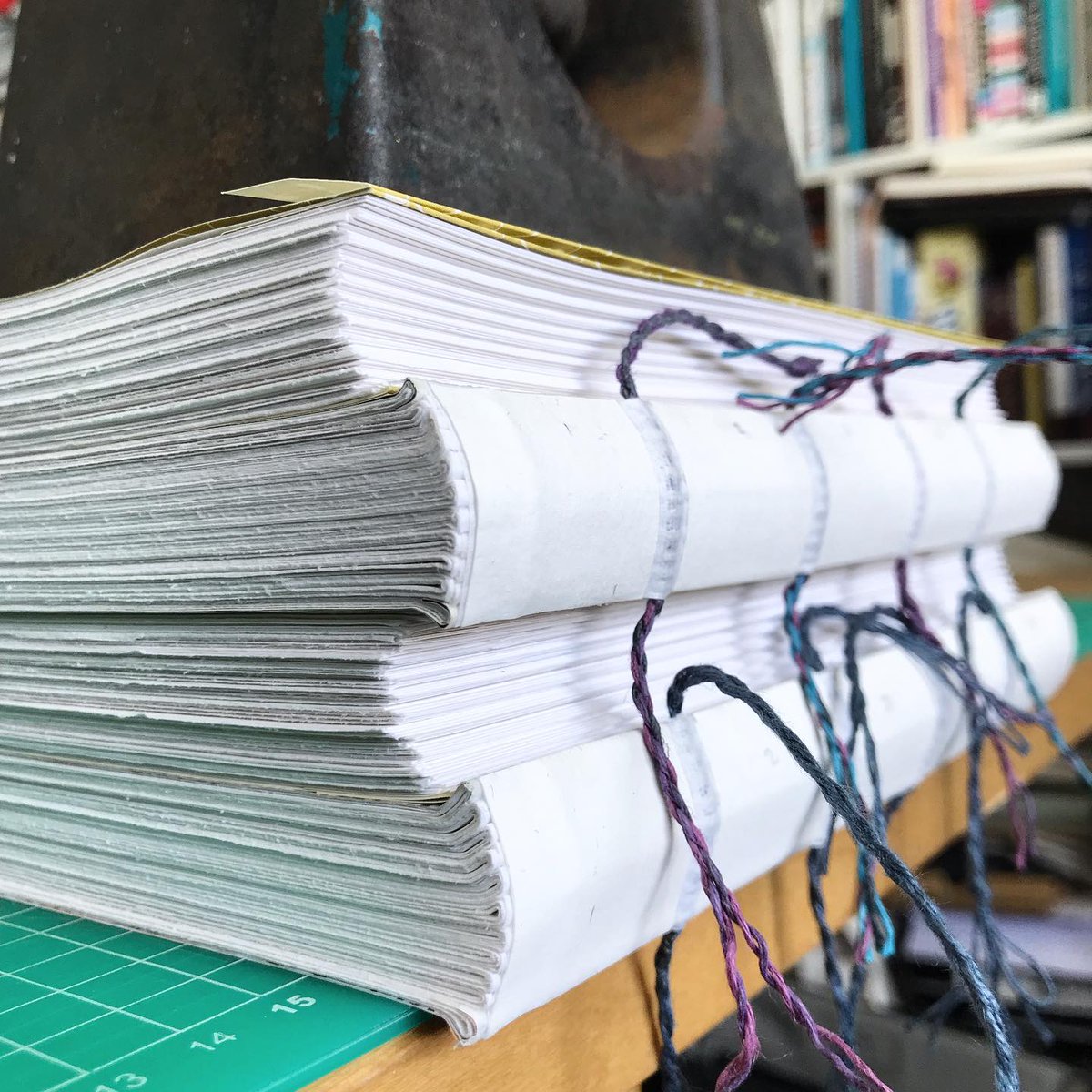bailemorbooks's tweet photo. The folded paper was sewn, the sewn text blocks were glued, rounded and backed. Now for covers.
.
.
.
#bookbinding #workinprogress #bookbindinginprogress #bookbindersbench #handmadebooks #traditionalcraft #madeoniona #isleofiona #bookstagramfeature https://t.co/KsqGPVsg9Z