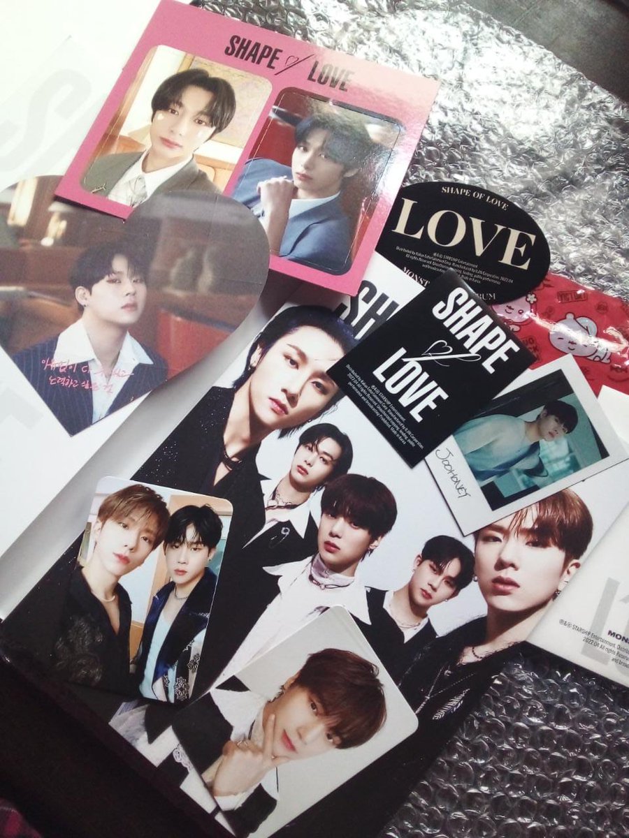 hotteokdeWonho's tweet photo. AAAAAAA VENGO A PRESUMIR MI #ShapeofLove 
Gracias, gracias @monbebest_ar llegó todo super bien! 
#몬스타엑스 #MONSTA_X @OfficialMonstaX https://t.co/SVon9BFoSz