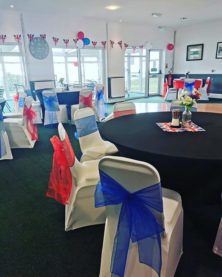 Clubhouse all dressed ready for our members and visitors to enjoy our jubilee celebrations this weekend! 🇬🇧 #JubileeWeekend #queensplatinumjubilee