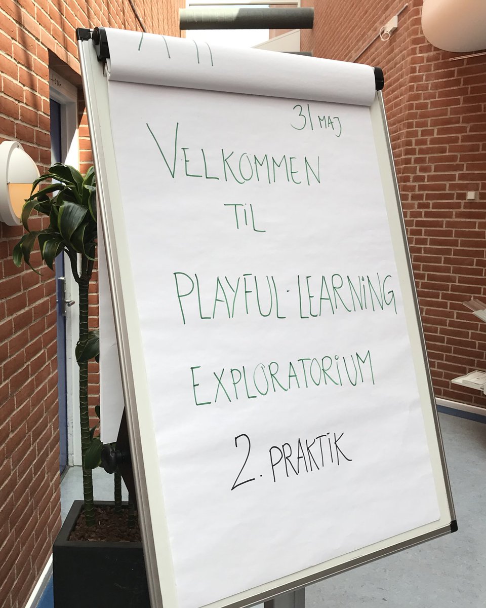 ZeuthenFrederik's tweet photo. #playfullearningdk #playlearndk #phabsalon #pædagoguddannelsen Vejledere og studerende fra anden praktik til exploratorium med blik for legen i dagtilbud. https://t.co/ZuBMXLyytF