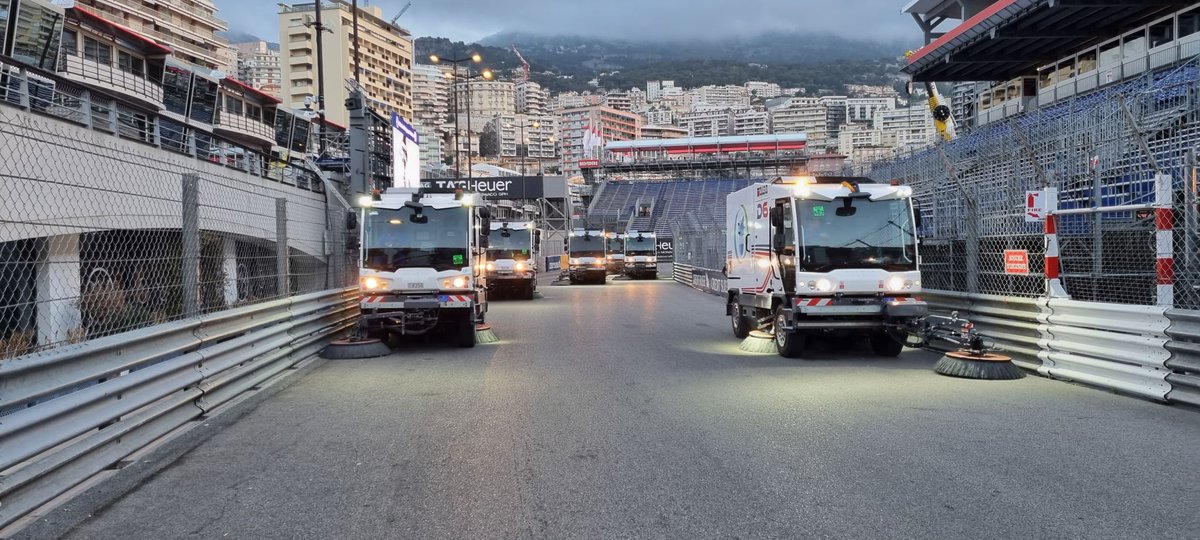 SMAmonaco's tweet photo. Le Grand Prix de Monaco 2022, c'est fini. 

La SMA était, comme chaque année, au RDV : sur terre et sur mer, de jour et de nuit.

Merci à l’Automobile Club de Monaco pour sa confiance et merci à tous pour le travail accompli.

#MonacoGP #propreté #ACM https://t.co/zn98IA7PAk