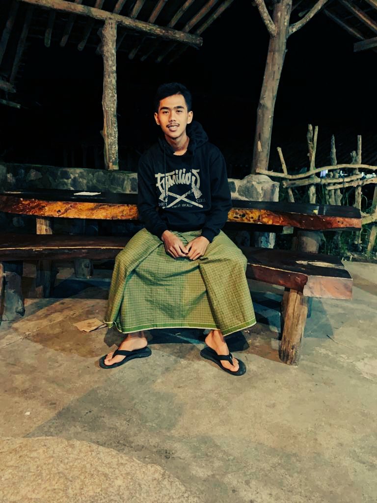 Rhmtkurniant12's tweet photo. Nekat sarungan diera dasteran https://t.co/RoIhS4ugMo