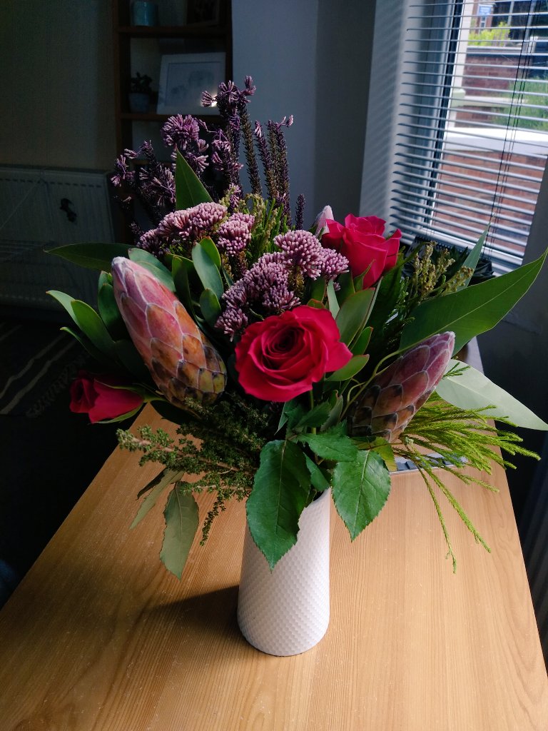 EveLRodgers's tweet photo. Just had a gorgeous gift off @StaffsUniHSW. You really are the loveliest of people. Thank you 🥰
@Beckyboden1 @Fiona_Cust @MI4EYP @CPhillipsRM @quality_safety1 
#proudtobestaffs #SNTA https://t.co/Iwsd9EkuU5