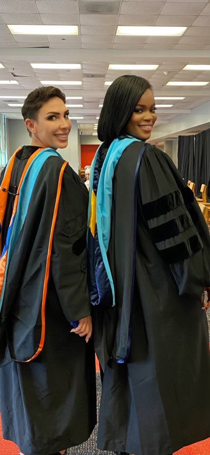 SarahChatel5's tweet photo. Miami-Dade Virtual School Graduation! Congrats to the first graduating class! #classof2022 #AlwaysConnected #mdvs @MckenzieSheneka https://t.co/wLibZUTTvP