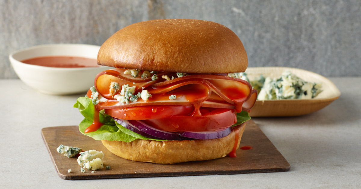 HormelNatural's tweet photo. Looking for a way to add excitement to your lunchbox? Check out this Buffalo Turkey Sandwich! The crave-able fire of buffalo sauce and cool blue cheese goes perfectly with the fresh taste of NATURAL CHOICE® Applewood Smoked Turkey! 
https://t.co/c9U1pN798u https://t.co/lla9MWBrrk