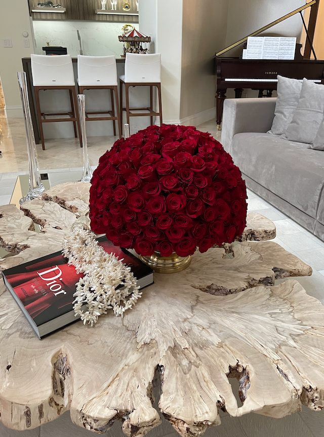 FtLauderdaleMag's tweet photo. 2 Lips Floral Design is a one-stop shop for all things floral. They’ll create natural or silk floral arrangements for any occasion – even planters, wall designs and animal topiaries. 💐
https://t.co/wciJInl5EP
#fortlauderdale #2lips #2lipsfloraldesign #florals #flowers https://t.co/ium9Tus1aO