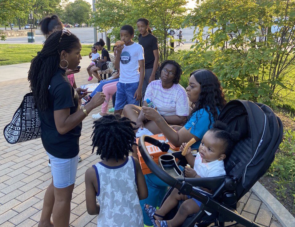 Msdebra_01's tweet photo. #ChicagoWins with @MmaxSolomon & @LatashaHFields ❤️❤️❤️#solomonfields4il
🇺🇸Memorial Day 🇺🇸Community Walk Chicago Lake Shore Drive 📢
Join Us On Our Next Walk @PARISDENNARD @southsideGOP
https://t.co/AxFnroOWjX https://t.co/uQj4LvXGZn
