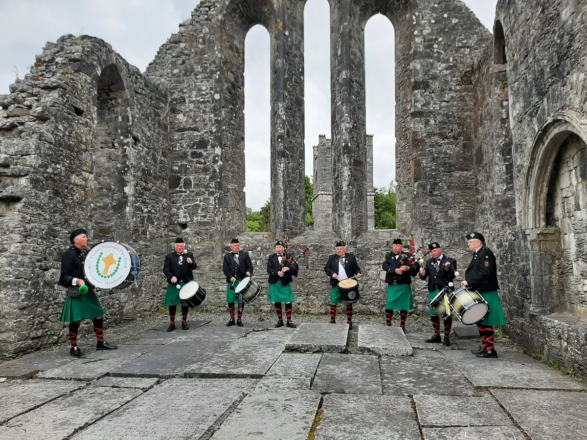 Abourke3Aoife's tweet photo. The Fianna Phadraig Pipe Band tour of Cong Village.
#HomeToMayo #MayoManchester #Cong #Mayo https://t.co/AXb9eTs8CV