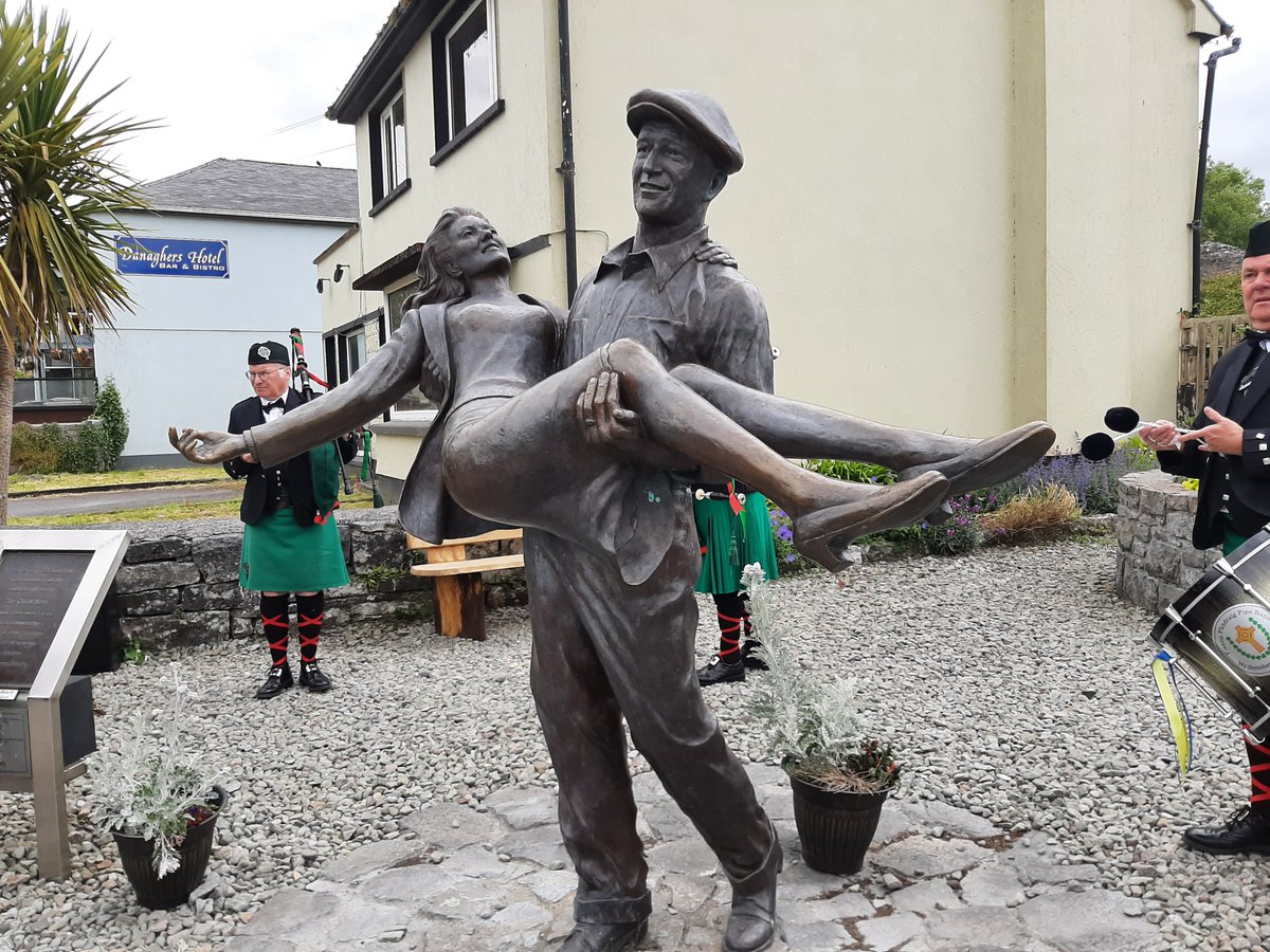 Abourke3Aoife's tweet photo. The Fianna Phadraig Pipe Band tour of Cong Village.
#HomeToMayo #MayoManchester #Cong #Mayo https://t.co/AXb9eTs8CV