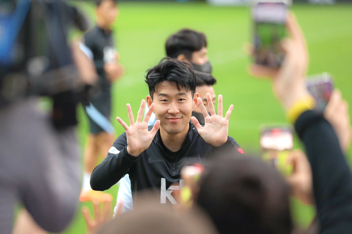 WandererKor's tweet photo. 220530 파주NFC 오픈 트레이닝
@Sonny7 #손흥민 #Sonny https://t.co/QreJuMMDIm