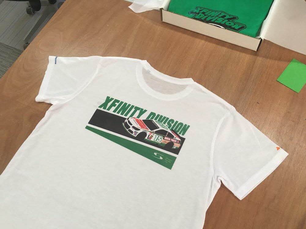 Paquete que se va cargado de Xfinity Division y <a href="/DriversparadeCb/">Drivers Parade Club</a> a las manos de <a href="/MiguelWino/">Miguel Merino</a> 🏎🏎🏎