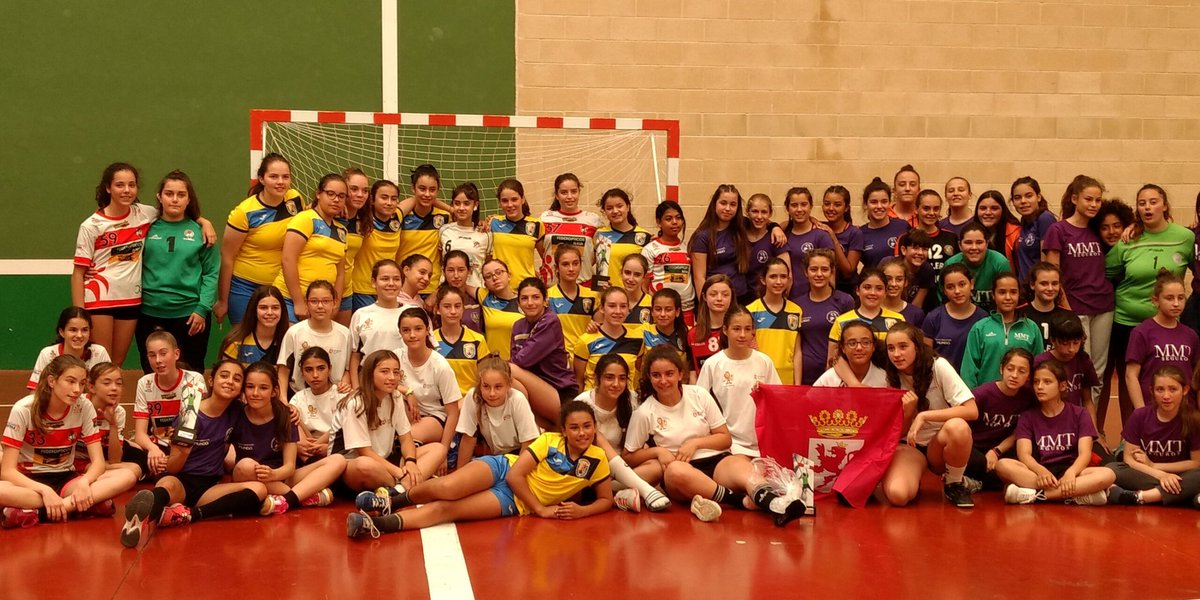 FCYLBM's tweet photo. SELECCIONES PROVINCIALES 🤾♂️🤾♀️
🙌 León acoge una nueva edición del Torneo de Castilla y León de Selecciones Provinciales.
👀 Toda la información en el siguiente enlace https://t.co/1AsNrUkwO2
#BALONMANO
#cylesbalonmano
#handballkids https://t.co/y5COUBgLxo