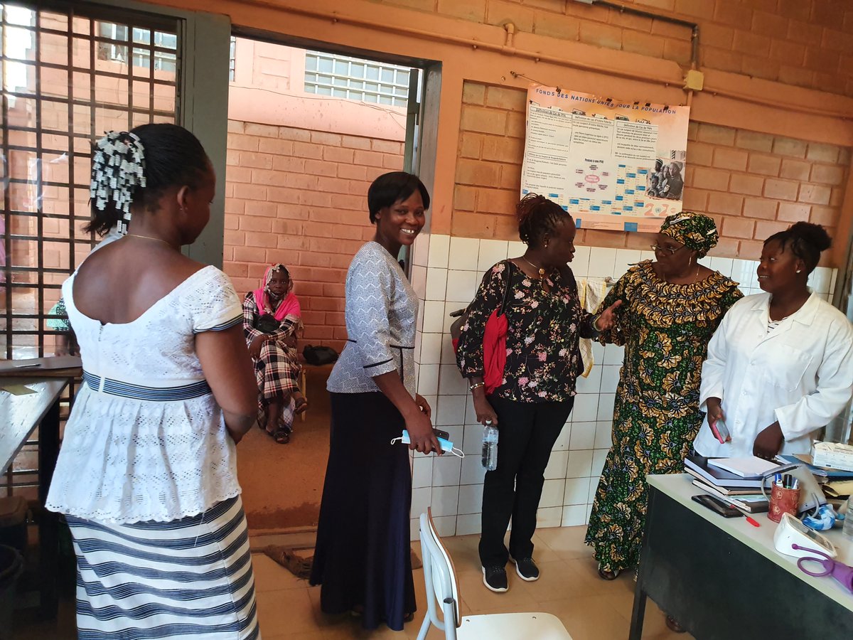 Equipop_Ong's tweet photo. "Elles racontent" est la prochaine publication du projet "Droits et Santé des femmes au #BurkinaFaso". Elle permettra à des survivantes de violences de libérer leur parole et partager leurs récits de vie en soulignant la dimension d’empouvoirement liée à leur expérience du projet https://t.co/SUASYPXs2Y