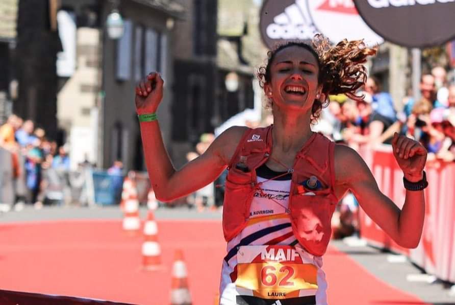 Departement63's tweet photo. 🏃‍♀️🏃‍♂️⛰ Bravo à nos champions ! 💪🤩🤩
La Team trail esprit volcans  à frappé fort ce week-end lors des  Championnats de France de trail à Salers et au @PuyMary_off.
🇫🇷 🏅Félicitations à Laure #Paradan qui s'offre le titre de championne de France sur le 53 km. 
👍 https://t.co/BuVIRjHsGl