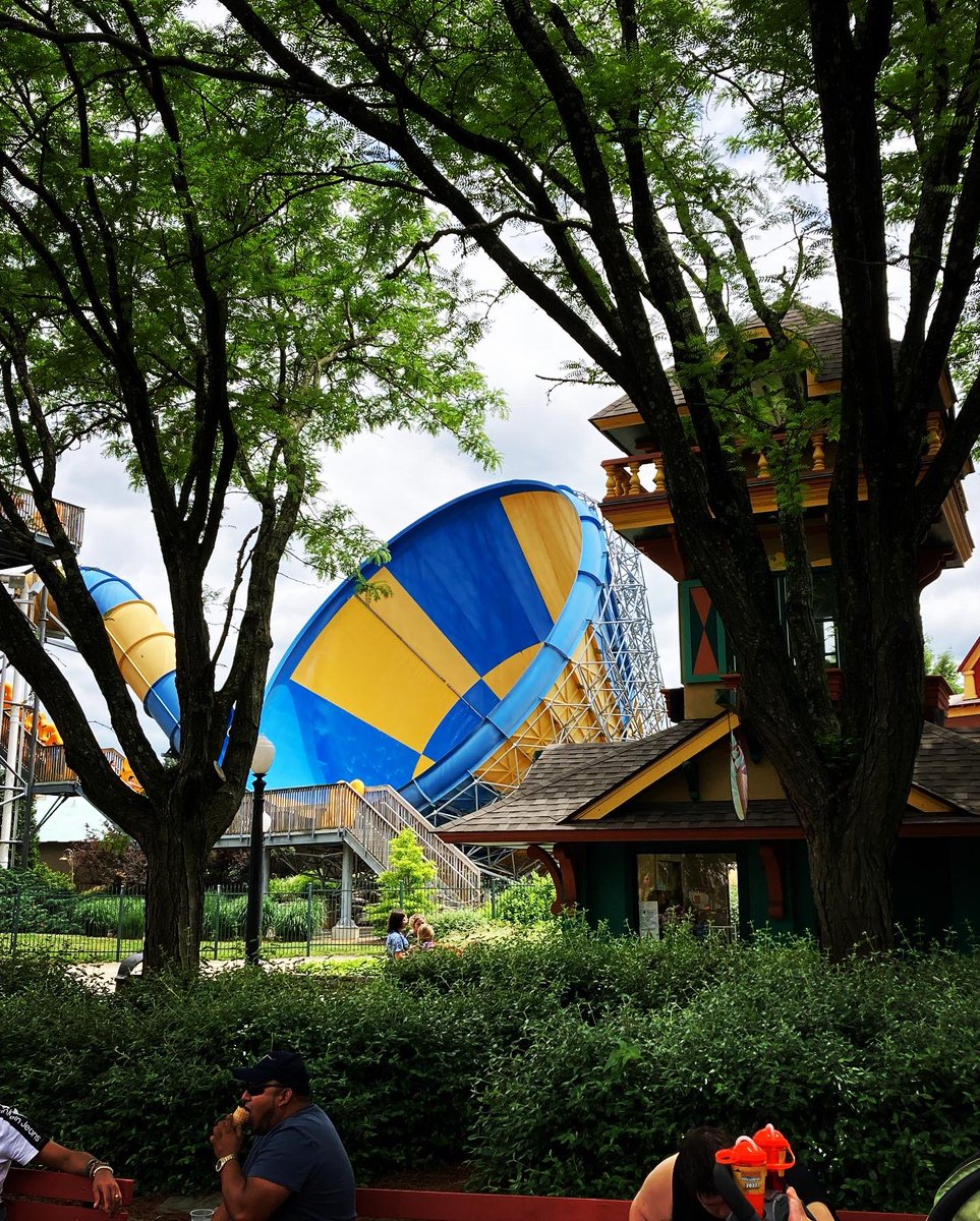 HunchbackWhale's tweet photo. Some pictures from the long weekend. 
Hope you guys had a great Memorial Day! 

#SixFlags #KentuckyKingdom #Guitarist https://t.co/WmpaEnIA9C