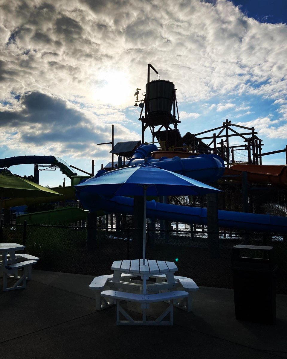 HunchbackWhale's tweet photo. Some pictures from the long weekend. 
Hope you guys had a great Memorial Day! 

#SixFlags #KentuckyKingdom #Guitarist https://t.co/WmpaEnIA9C