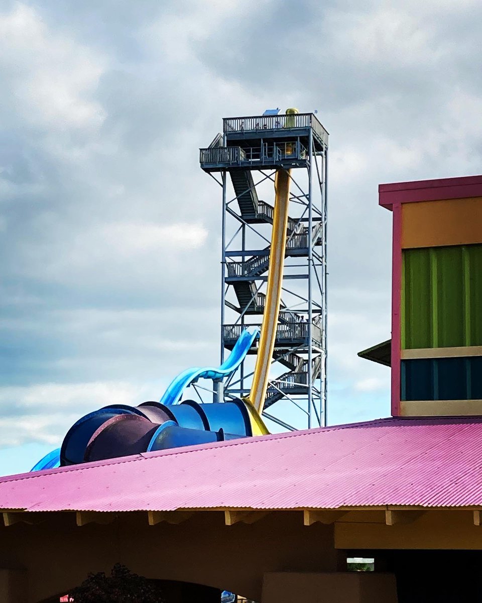 HunchbackWhale's tweet photo. Some pictures from the long weekend. 
Hope you guys had a great Memorial Day! 

#SixFlags #KentuckyKingdom #Guitarist https://t.co/WmpaEnIA9C