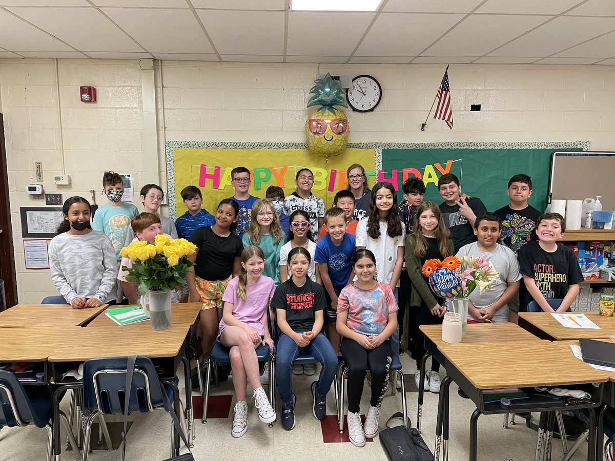MsSFlak's tweet photo. Celebrating our amazing Para!! Happy birthday Mrs. Panella we love you and couldn’t do it without you 🥳@JuliaHerman117 #glanoaksschool https://t.co/9WLSnxFN7y