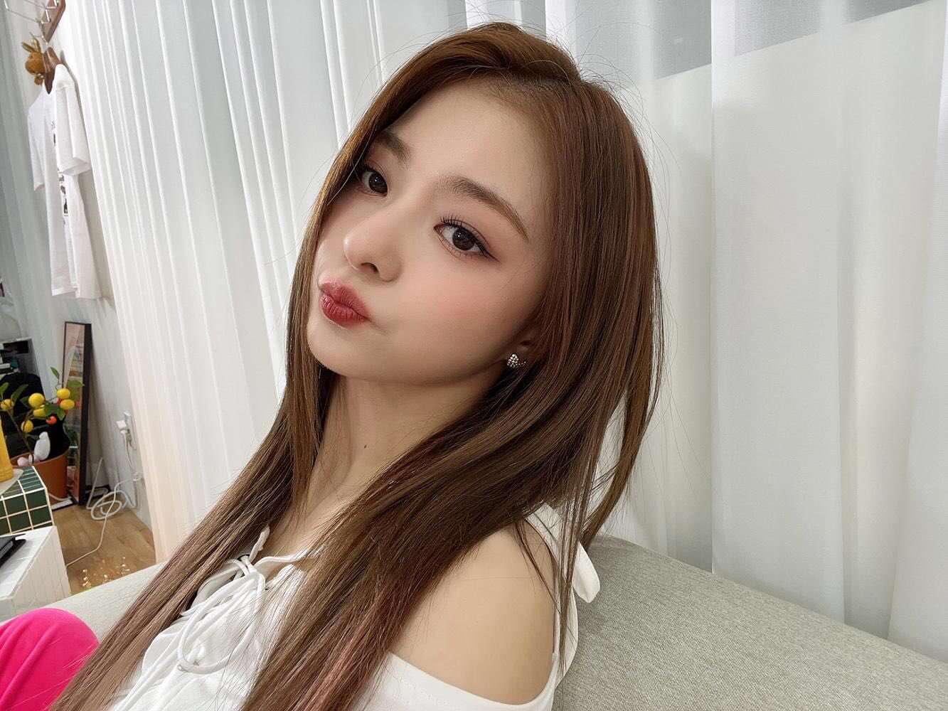 Happy birthday our korean ariana grande!     