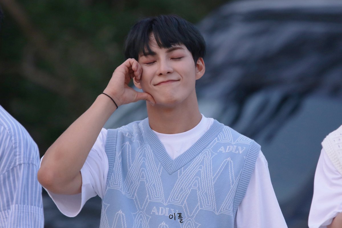 Darkhyeokie's tweet photo. @Tan_Iran @TAN_Global_ Ok i'll start 🤭 https://t.co/8lmjD5KAQk