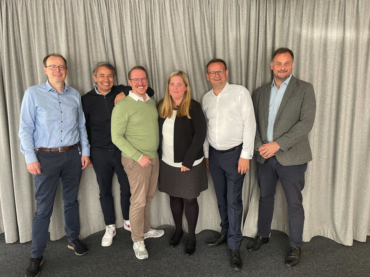 Gestern waren unsere Geschäftsführer <a href="/evowo/">volker wohlfarth</a> Volker Wohlfahrt und Markus Kreuter bei unserem Gesellschafter und langjährigen Partner, der <a href="/drpetersgroup/">Dr. Peters Group</a>. Nach vielen interessanten Gesprächen bringen die beiden spannende, neue Ideen für zinsbaustein.de mit nach Berlin.