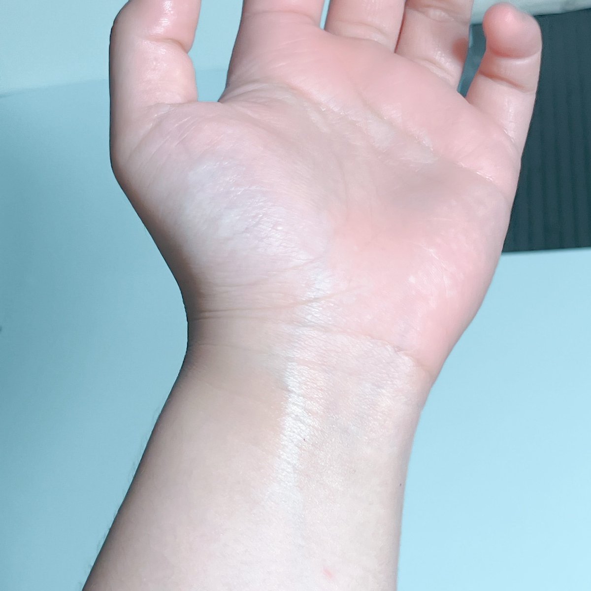 privmeime_'s tweet photo. ได้ลองใช้ออยล์ทรีทเมนท์ของ Derma:B ดูแล้วต้องมาป้ายยาต่อเลย น้องเป็นออยล์สารพัดประโยชน์มาก ใช้ได้ทั้งตัว เราชอบทาตัวกับหน้ามาก รู้สึกว่าผิวฉ่ำเด้ง ผิวไม่แห้งกร้าน เราทาหลังอาบน้ำเสร็จนะ 🧴

#DermaB #Multioil #ออยล์ผิวเด้งใสซึมไวไม่เหนอะหนะ #ออยล์บำรุงผิวด้วยอาหาร20ชนิด https://t.co/IHmmnxt1ib