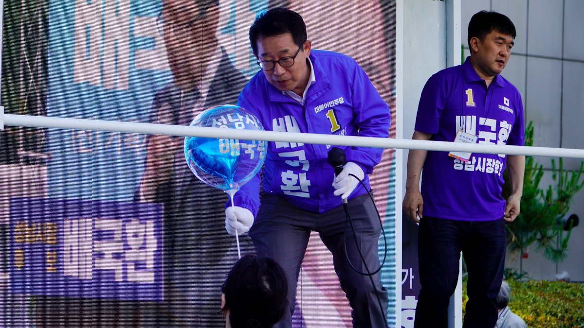 gookluck0601's tweet photo. [선거운동을 무사히 마쳤습니다. 감사합니다.]
야탑역과 단대오거리에서 마이크를 잡을 수 있는 마지막 순간까지 지지를 부탁드렸습니다. 더운 날씨에 수고해 주신 캠프 식구들과 선거운동원 여러분들께도 감사 인사를 드렸습니다. https://t.co/2goKUyQh3j