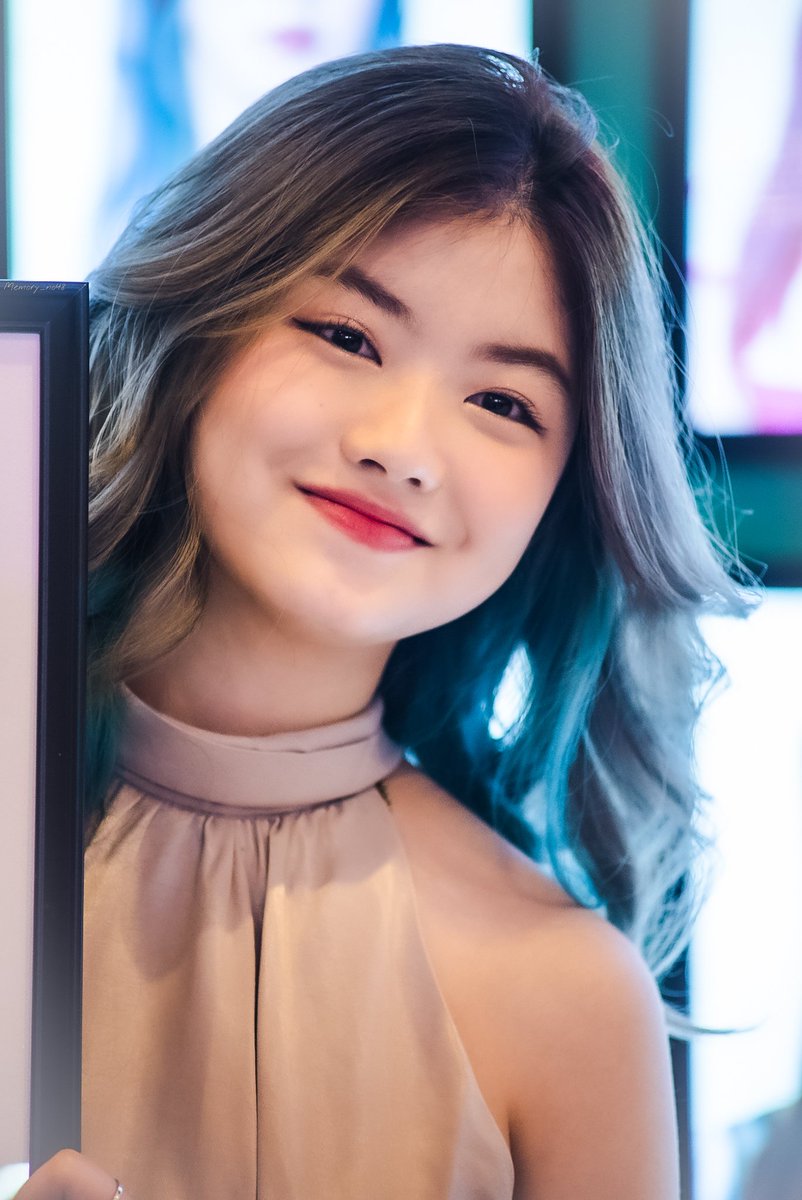 MemoryNo48's tweet photo. ขอให้มีความสุข ราบรื่นในทุกเส้นทาง 🤍
#ViewBNK48 #BNK48
#ViewGraduation
#ViewKMNTD
#SameworldwithViewKMNTD https://t.co/E60cqvRbx8