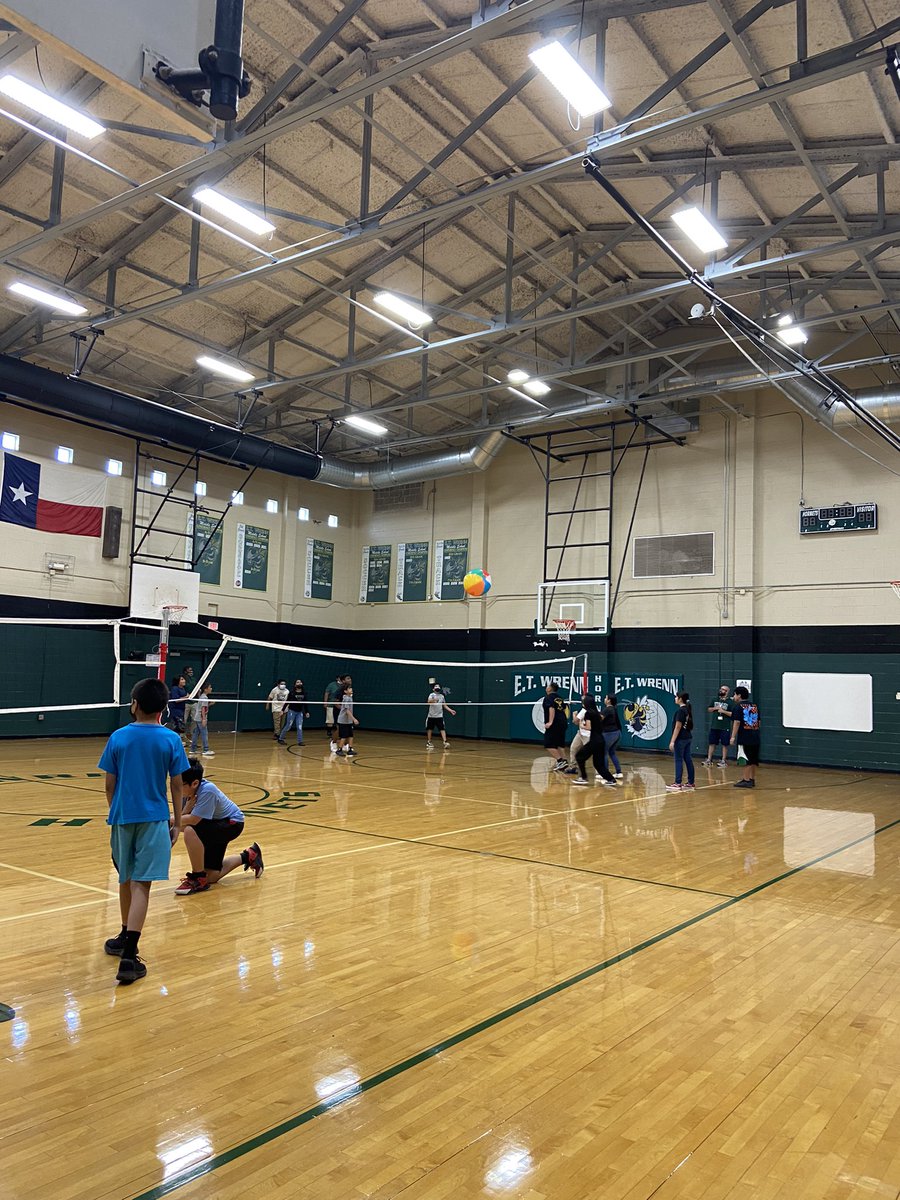 cmperez789's tweet photo. 6th grade field day! So it begins we are almost at the end of our week of festivities! 🎉🥰😢 I’m going to miss my 6th graders, they are moving on to be 7th graders next year. @ETWrennMS @swcantu @MrsEscosClass https://t.co/I7cFEy8GyI