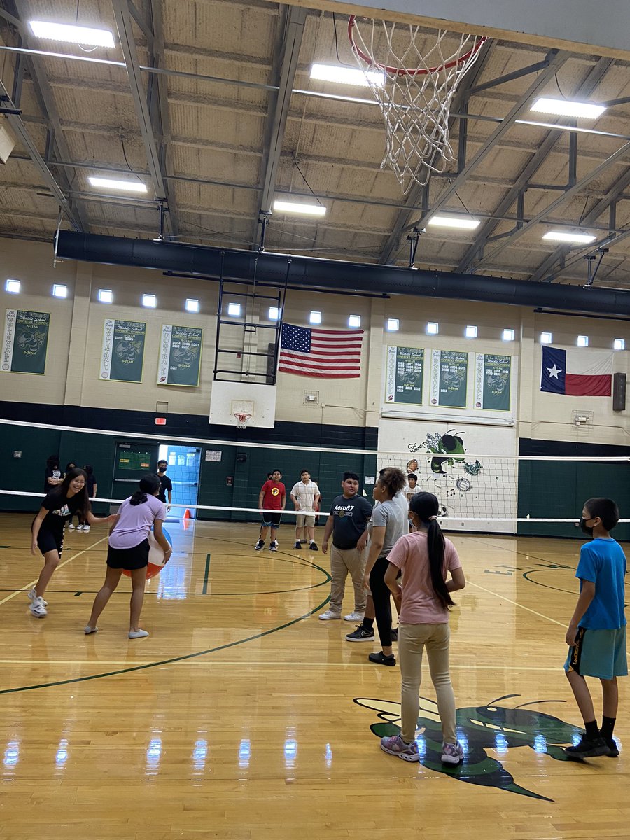 cmperez789's tweet photo. 6th grade field day! So it begins we are almost at the end of our week of festivities! 🎉🥰😢 I’m going to miss my 6th graders, they are moving on to be 7th graders next year. @ETWrennMS @swcantu @MrsEscosClass https://t.co/I7cFEy8GyI