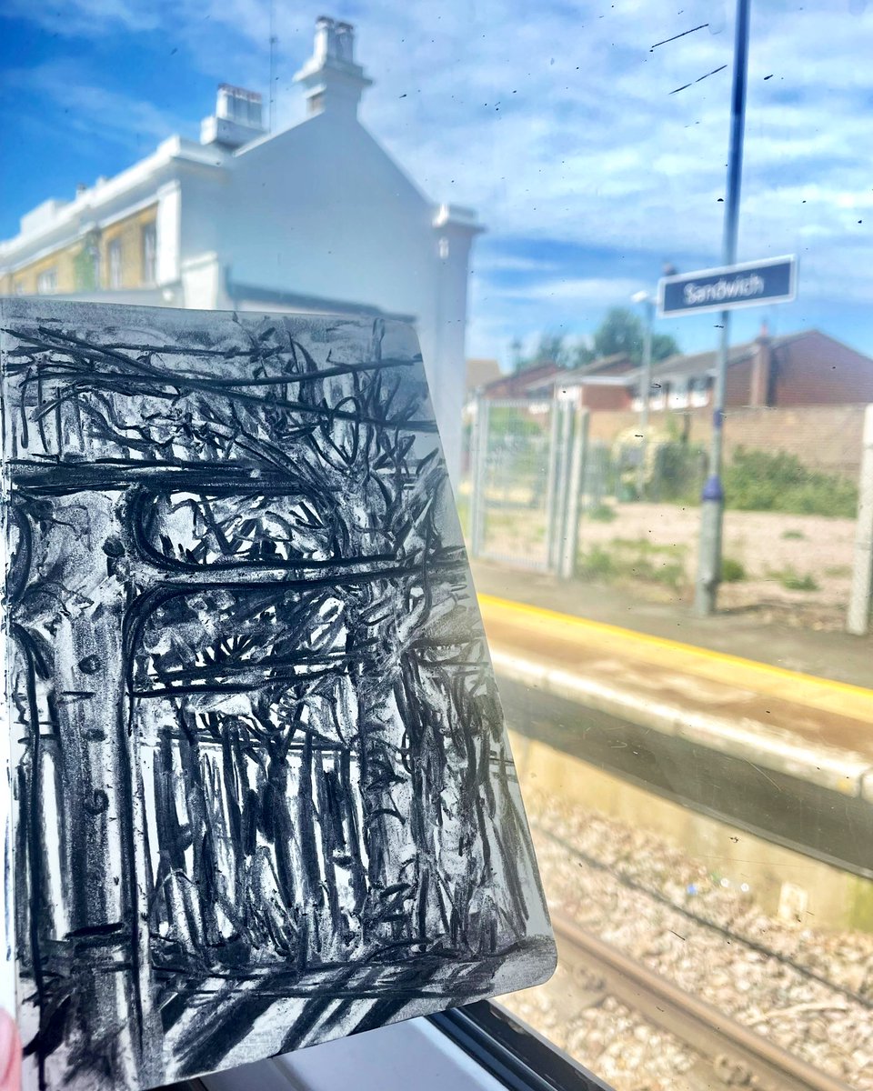 LizAtkin's tweet photo. #Journeydrawings to combat #anxiety and #skinpicking Ramsgate to Margate @Se_Railway
#publictransport #mentalhealth #dermatillomania #recoverystrategies #BFRB #kentartist #drawingonthetrain @Drawinglives @The_Big_Draw https://t.co/9BPAOwyUxb