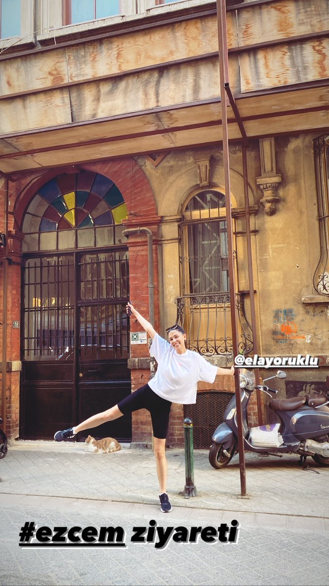lidelyigliz's tweet photo. Sonunda sezon bitmeden bir ev sahnesi 😍
Gülüşüne sevdiğim 🤍
632.bölüm setinden (sezon finali) #EzPin 👻

#ElaYörüklü | #ArkaSokaklar #EzCem | #Set https://t.co/Fjm229ojAl