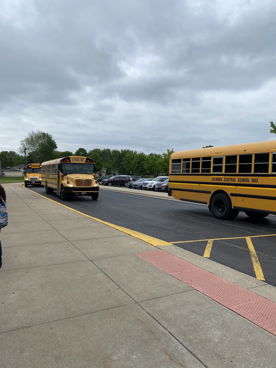 LMS_DeanRoss's tweet photo. “Busses are leaving”…. In Ms Angie’s voice. Thank you for being amazing 8th grade!⚡️ https://t.co/fLL4eGuAhU