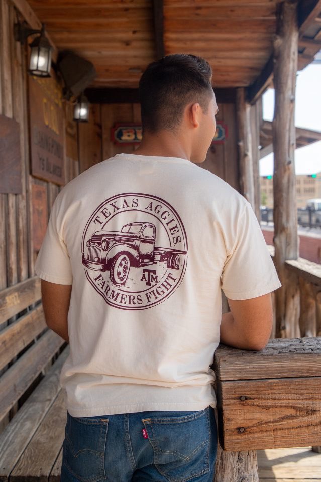 AggieOutfitters's tweet photo. 🚨IT’S T-SHIRT TUESDAY🚨 You know what that means...T-SHIRT GIVEAWAY!! Check out these shirts in store &amp; online! Want to win one of these select styles for FREE?!
1. Follow @aggieoutfitters
2. RT this post
3. Tag 3 friends in the comments https://t.co/Z9U4U9jEpP