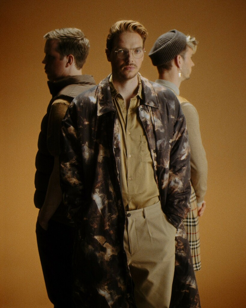 cutunderscore's tweet image. May we introduce our band to you? 😍

Even though it’s like our live career has been set back by two years we haven’t been sitting still. We created an album, videos aaaand we got a band together! 

Previously we always performed with the two of us but we felt that the show n…