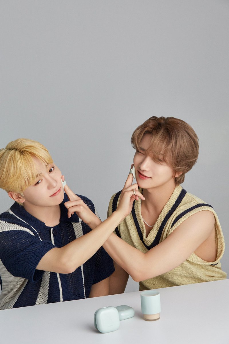 wwcloudyboo's tweet photo. อันนึงตบคุชชั่น อีกอันนึงตบ https://t.co/E1w68FkXQH